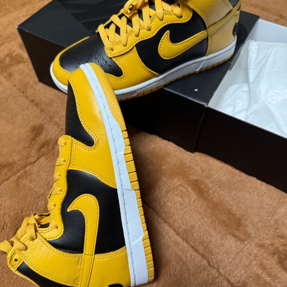 Nike WU Edition Dunk Hi Retro - Picture 3 of 5